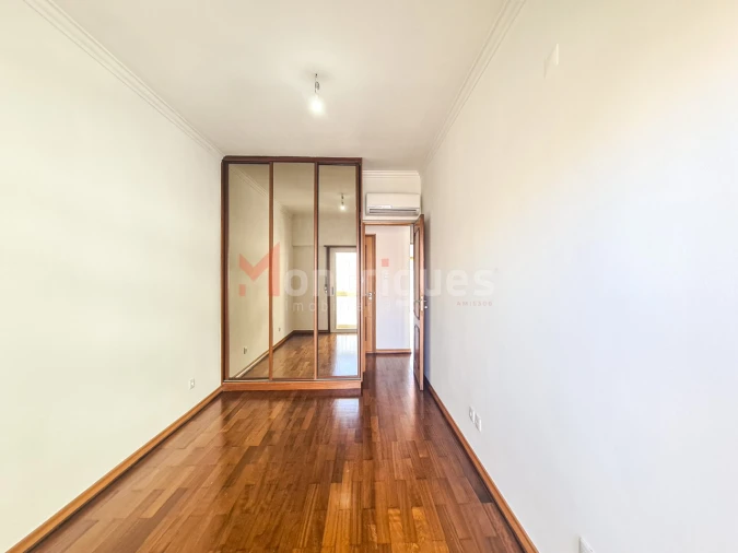 Apartamento T4 para Arrendamento em São Domingos de Benfica Foto 13