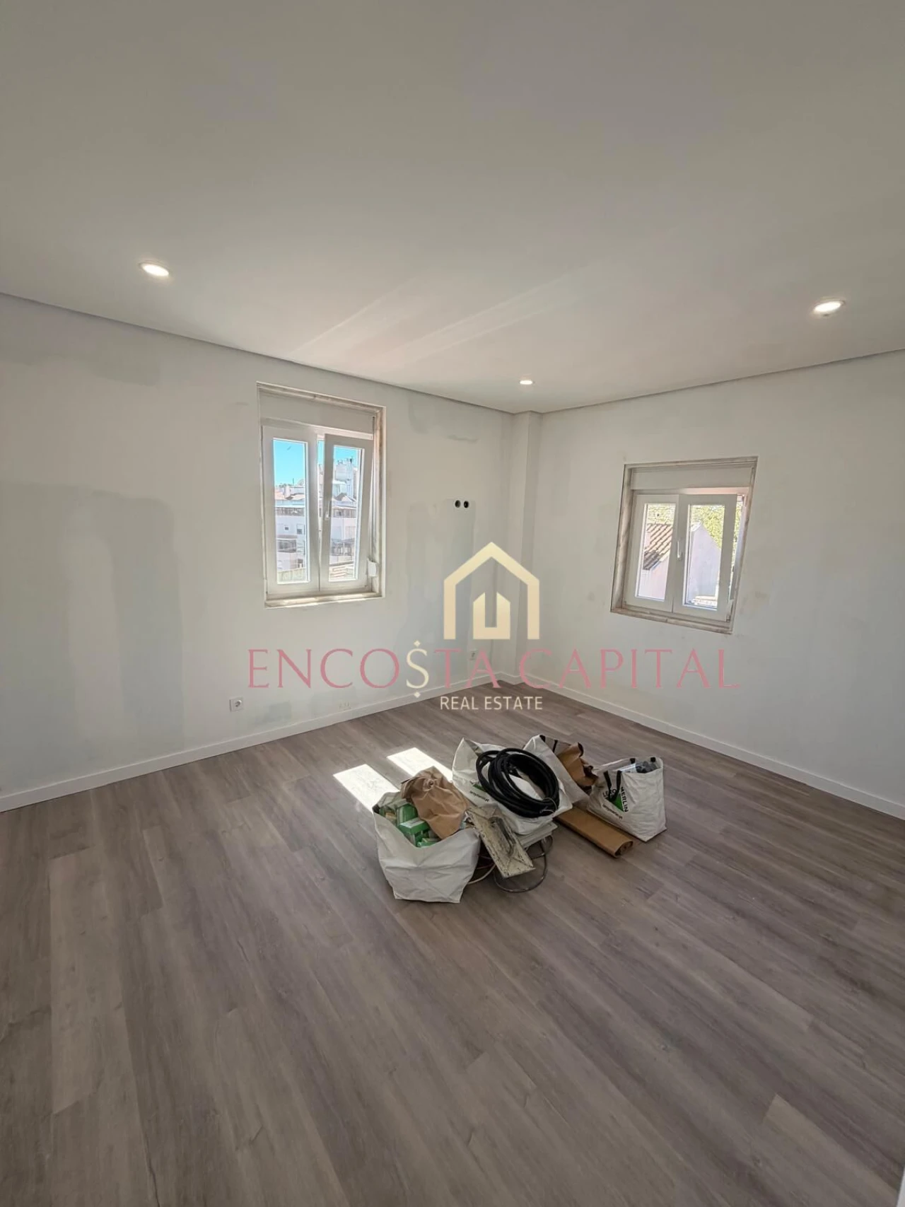 Apartamento T2 para Venda em Agualva e Mira-Sintra Foto 14