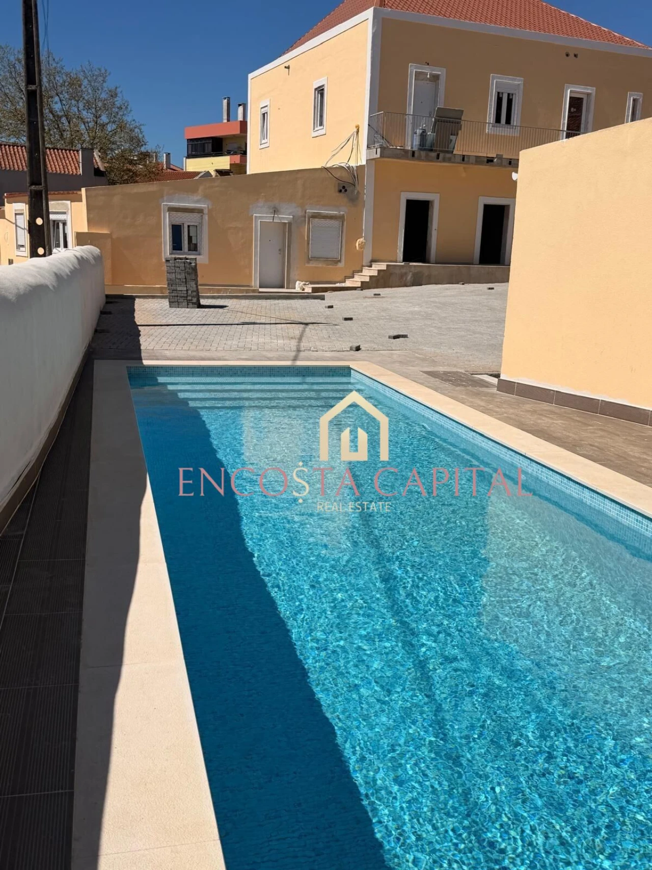 Apartamento T2 para Venda em Agualva e Mira-Sintra Foto 1