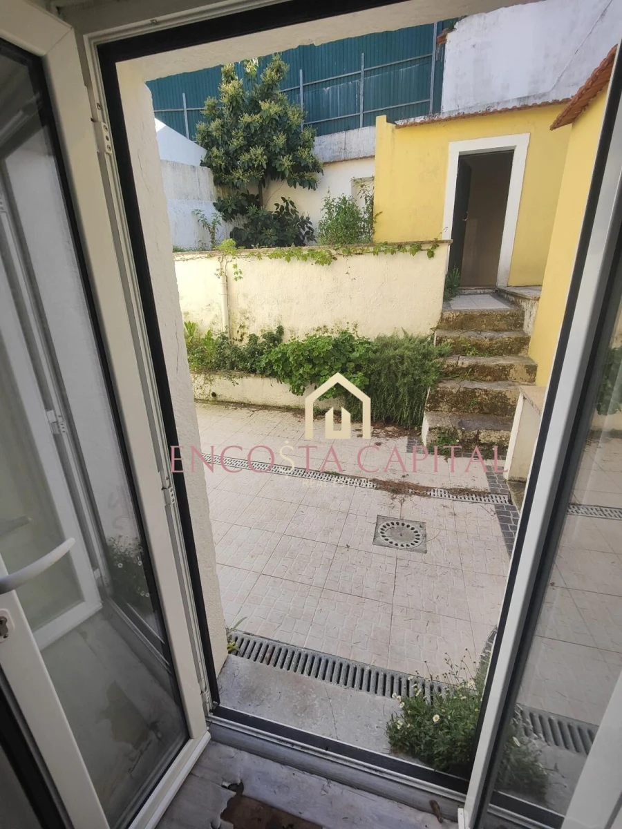 Apartamento T2 para Venda em Agualva e Mira-Sintra Foto 12