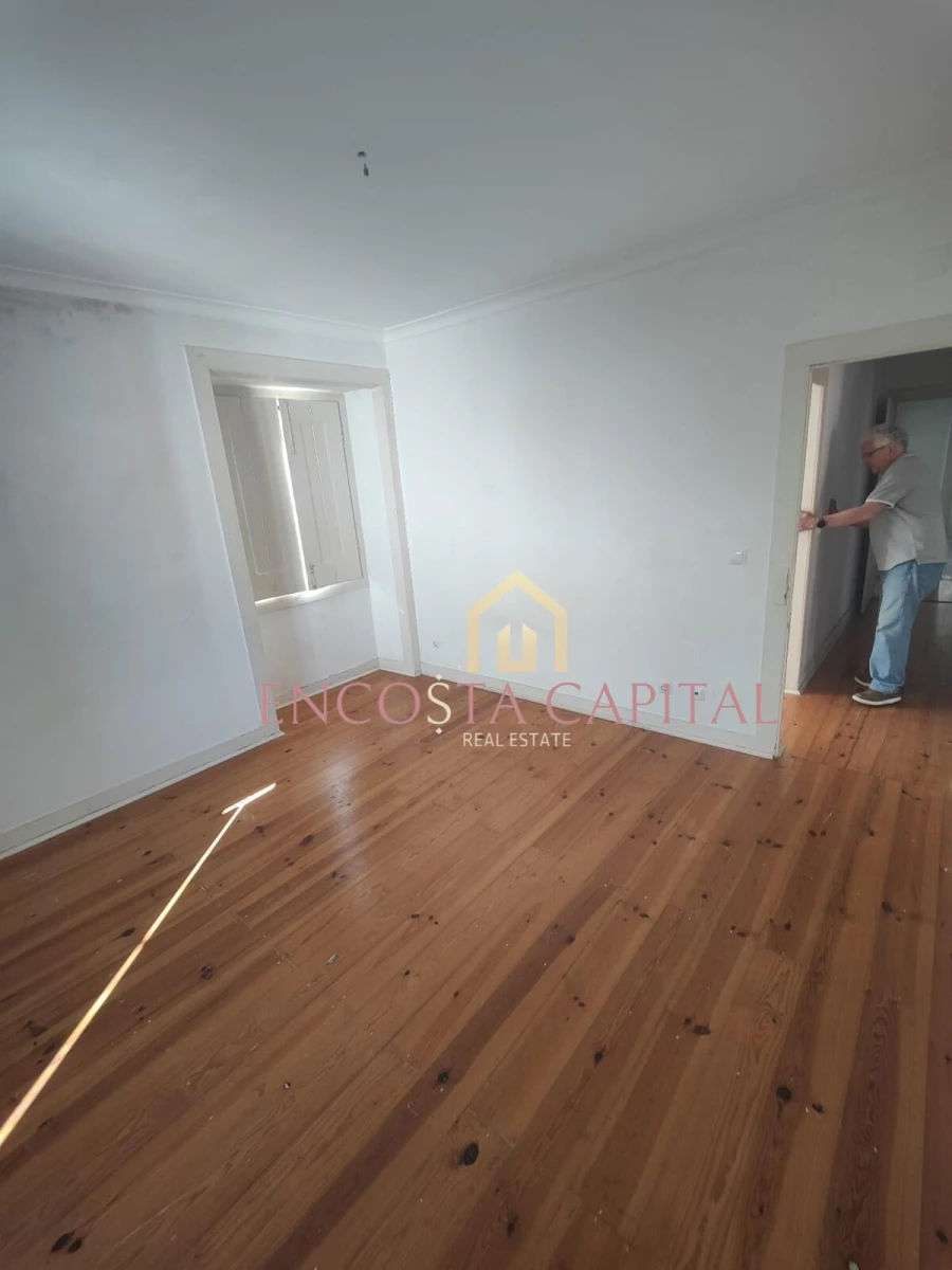 Apartamento T2 para Venda em Agualva e Mira-Sintra Foto 6