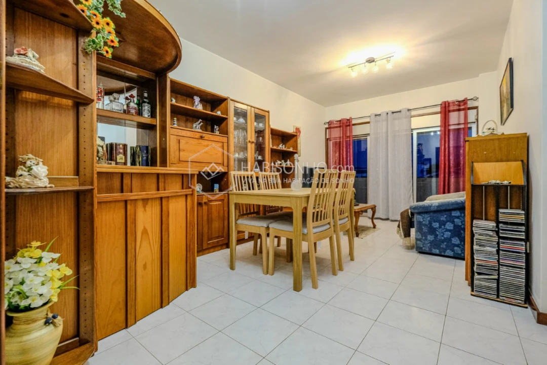 Apartamento T2 para Venda em Santa Maria de Lamas Foto 2