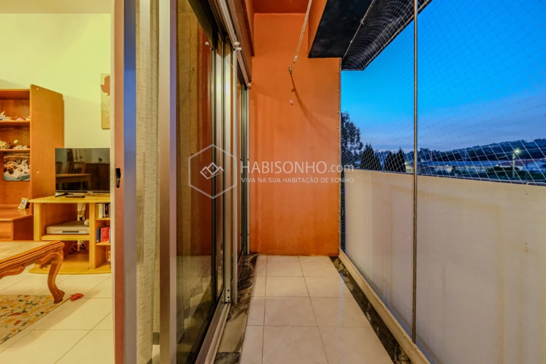 Apartamento T2 para Venda em Santa Maria de Lamas Foto 4