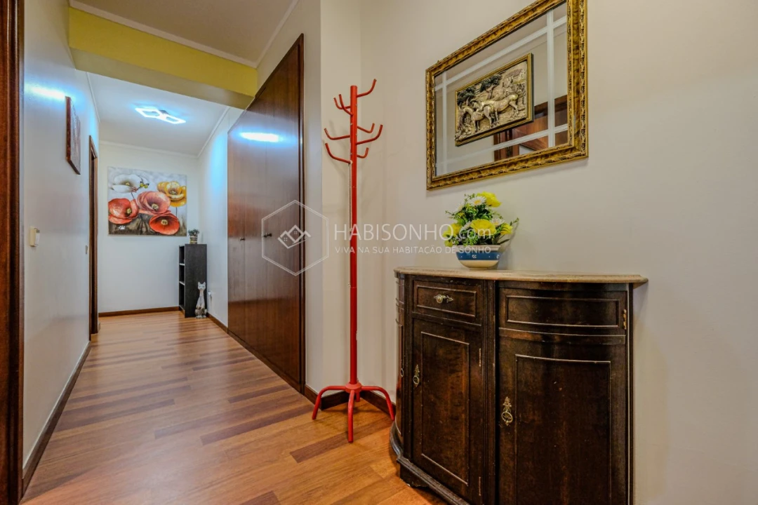 Apartamento T2 para Venda em Santa Maria de Lamas Foto 6