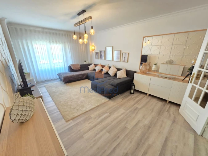 Apartamento T2 para Venda em Ramada e Caneças Foto 2