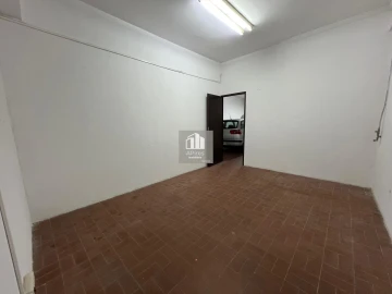 Armazém para Venda em Almada, Cova da Piedade, Pragal e Cacilhas