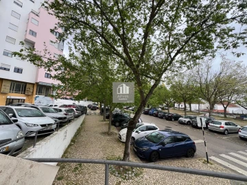 Armazém para Venda em Almada, Cova da Piedade, Pragal e Cacilhas