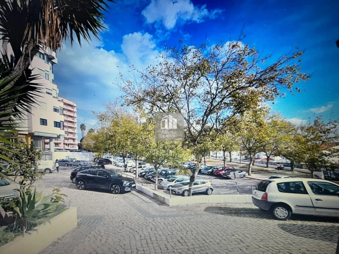 Armazém para Venda em Almada, Cova da Piedade, Pragal e Cacilhas Foto 1