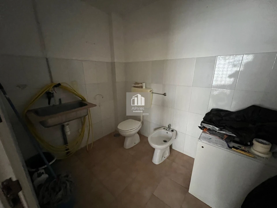 Armazém para Venda em Almada, Cova da Piedade, Pragal e Cacilhas Foto 14