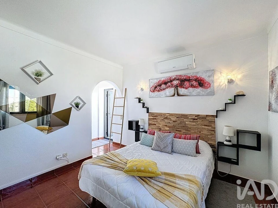 Moradia T5 para Venda em Armação de Pera Foto 10