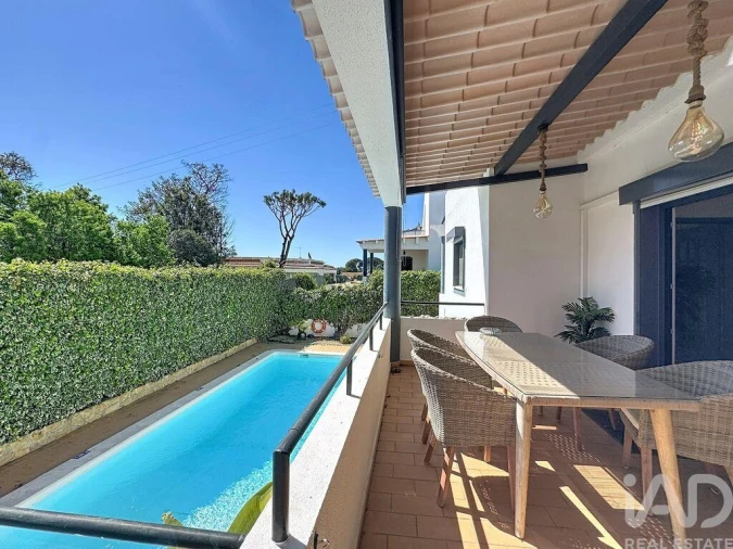 Moradia T5 para Venda em Armação de Pera Foto 3