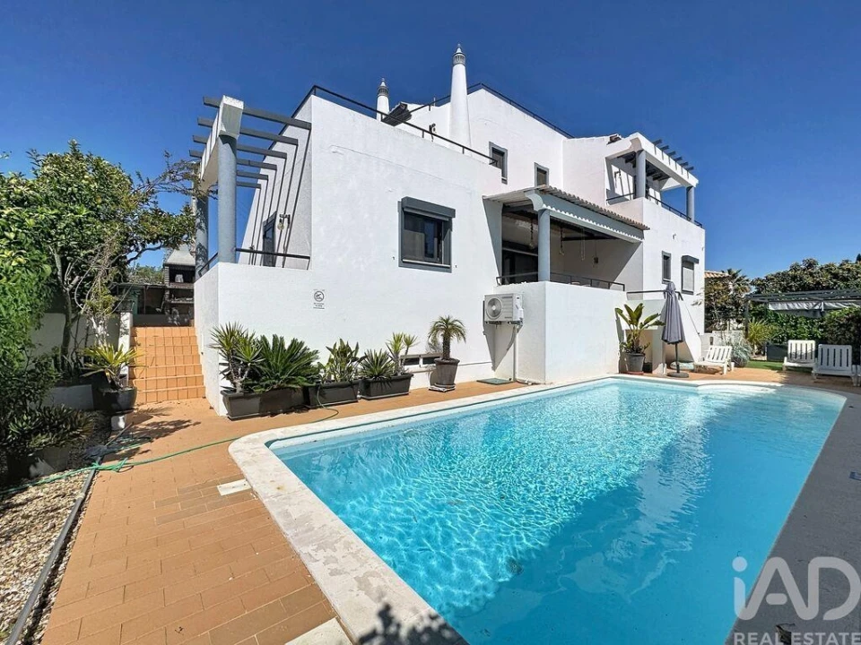 Moradia T5 para Venda em Armação de Pera Foto 1