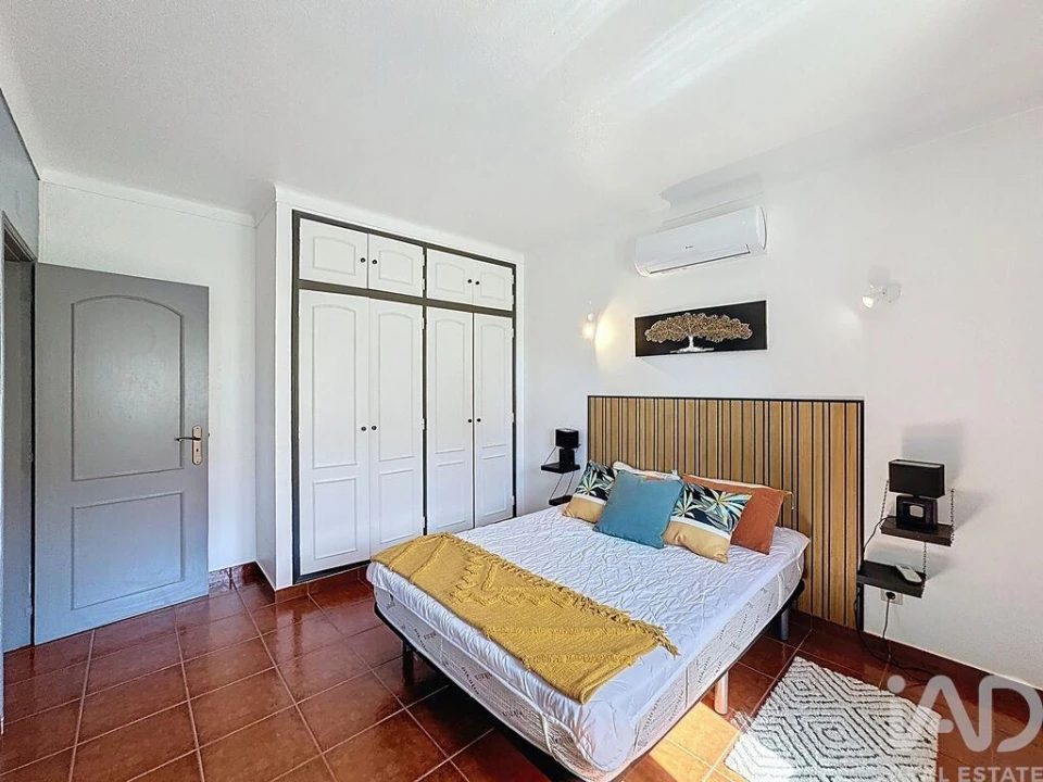 Moradia T5 para Venda em Armação de Pera Foto 24