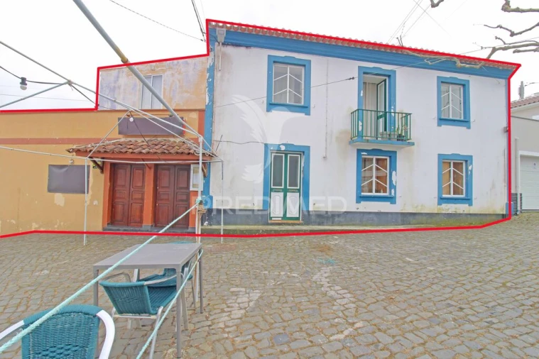 Moradia T4 para Venda em Angra (Nossa Senhora da Conceição) Foto 2