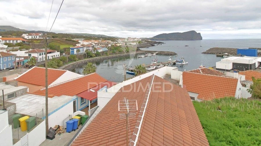 Moradia T4 para Venda em Angra (Nossa Senhora da Conceição)