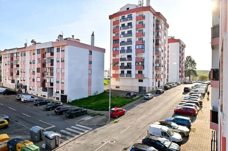 Apartamento T2 para Venda em Agualva e Mira-Sintra Foto 18