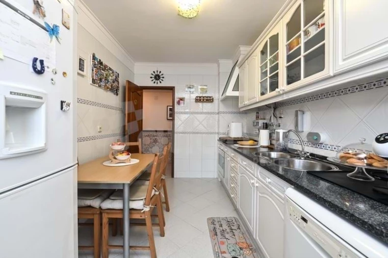 Apartamento T2 para Venda em Agualva e Mira-Sintra Foto 6