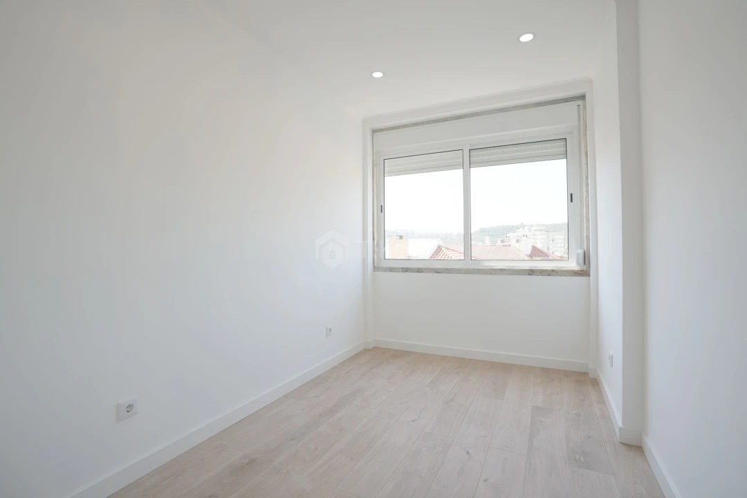 Apartamento T2 para Venda em Odivelas Foto 17