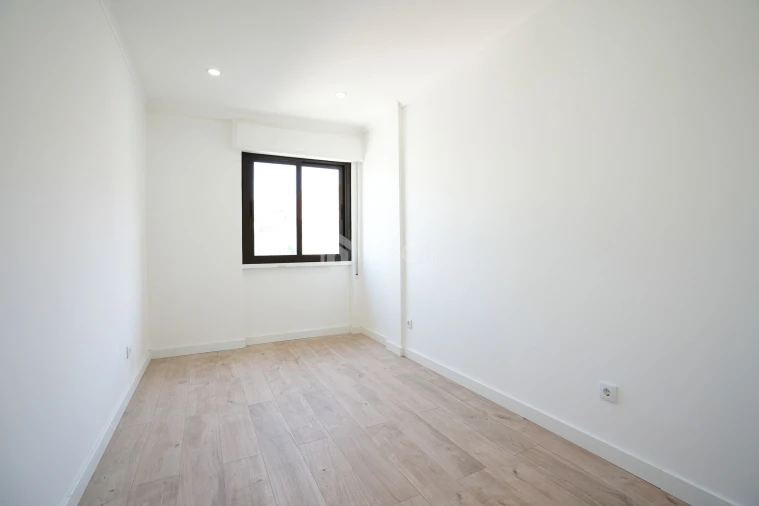 Apartamento T2 para Venda em Odivelas Foto 9