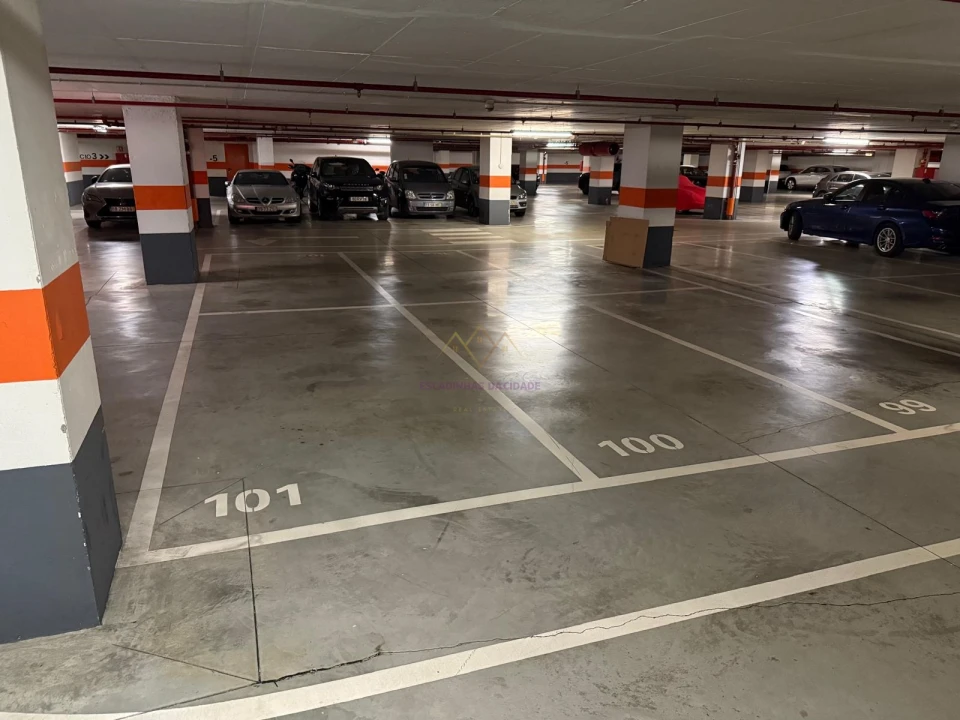 Apartamento T3 para Arrendamento em Campolide Foto 20