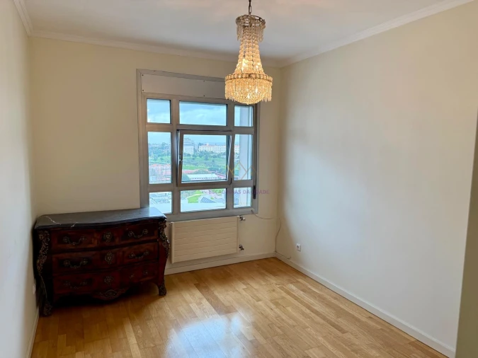 Apartamento T3 para Arrendamento em Campolide Foto 13