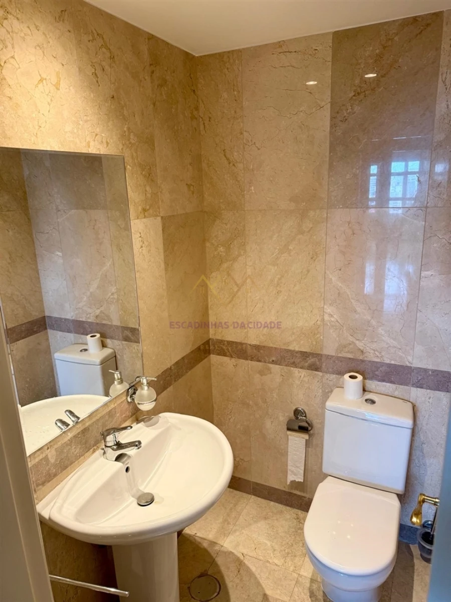 Apartamento T3 para Arrendamento em Campolide Foto 15