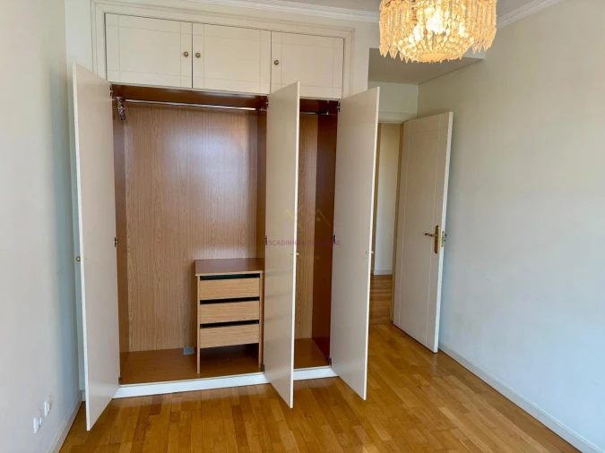 Apartamento T3 para Arrendamento em Campolide Foto 14