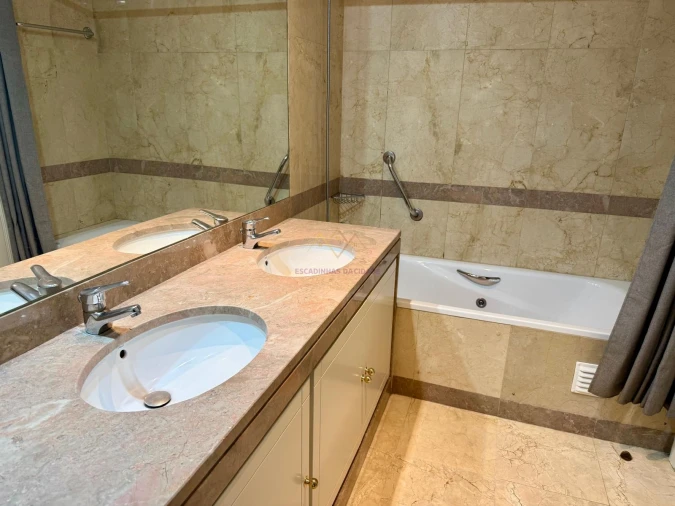 Apartamento T3 para Arrendamento em Campolide Foto 19