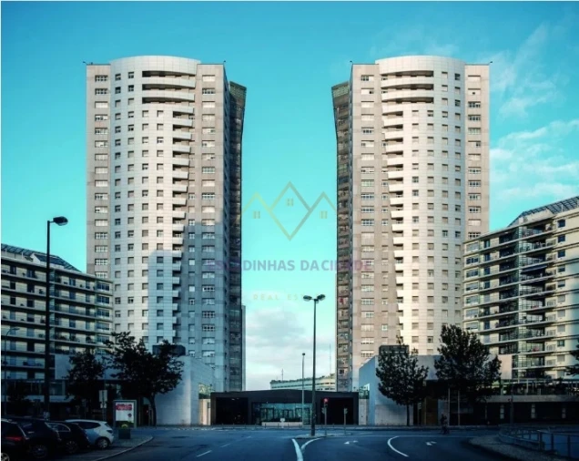 Apartamento T3 para Arrendamento em Campolide Foto 1