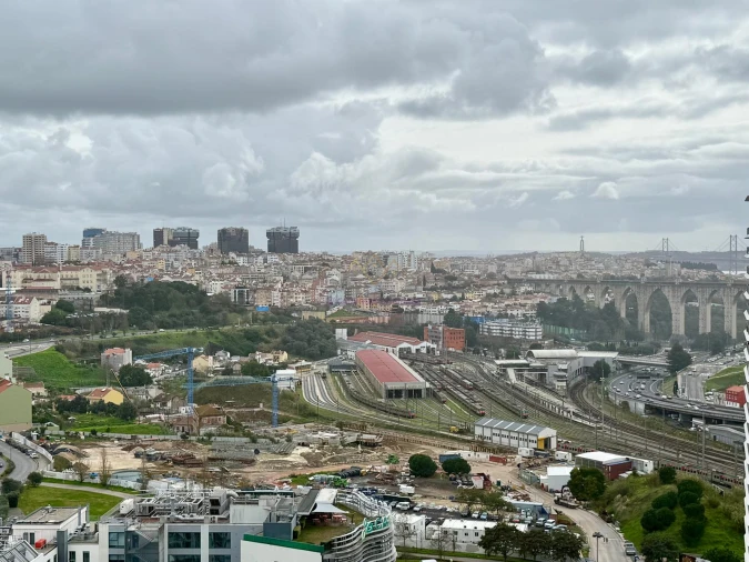 Apartamento T3 para Arrendamento em Campolide Foto 7