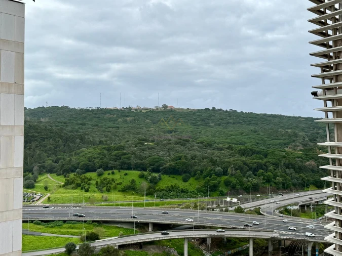 Apartamento T3 para Arrendamento em Campolide Foto 8