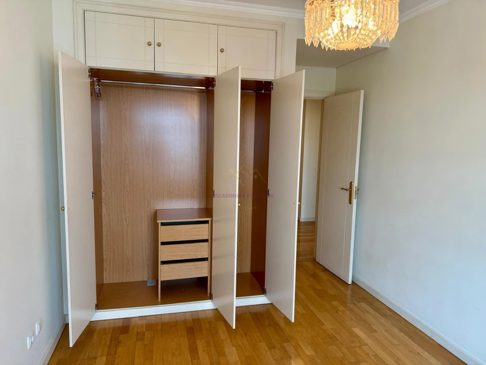 Apartamento T3 para Arrendamento em Campolide Foto 14