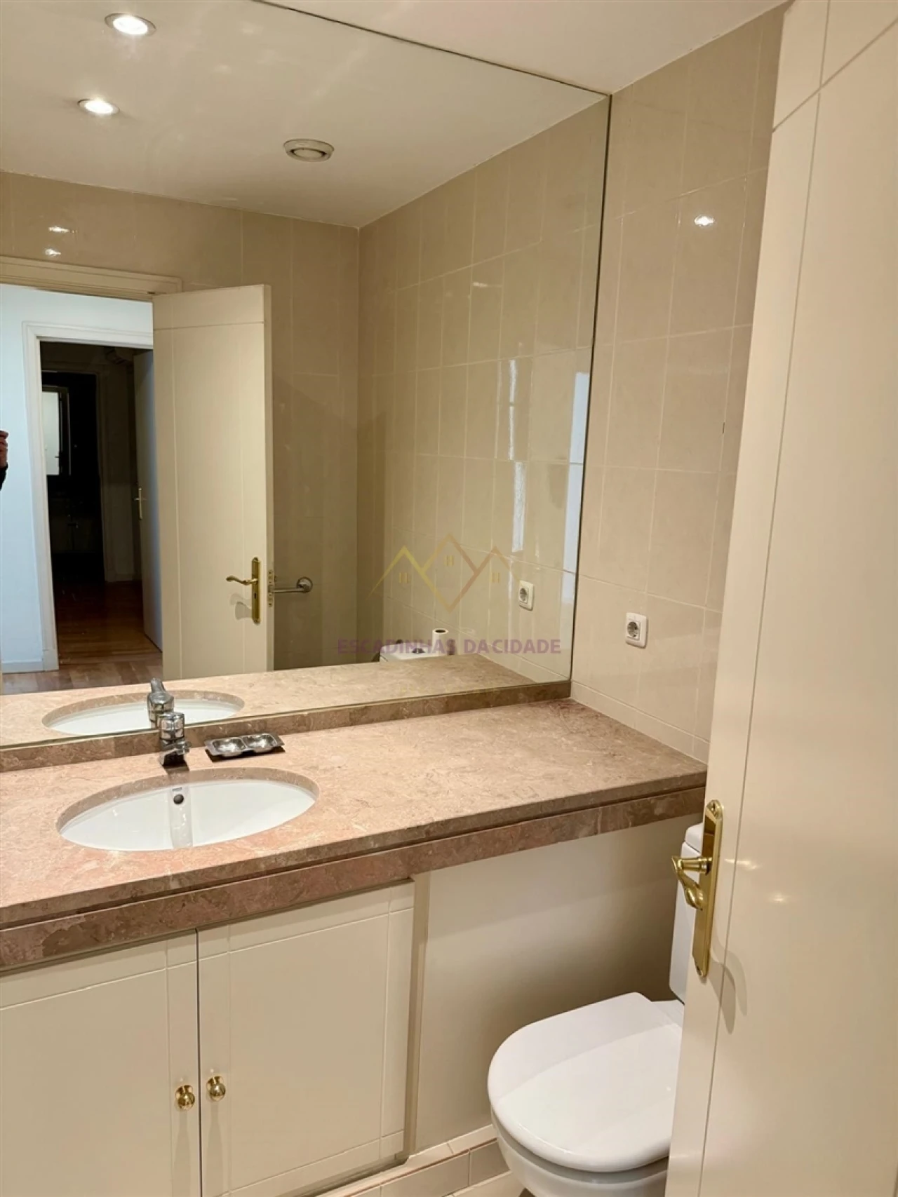 Apartamento T3 para Arrendamento em Campolide Foto 16