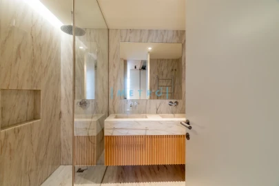 Apartamento T5 para Venda em Aldoar, Foz do Douro e Nevogilde