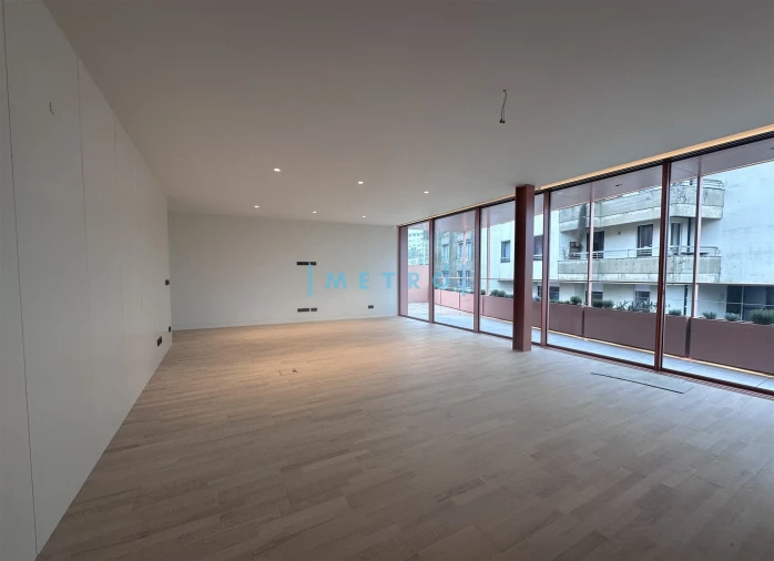 Apartamento T5 para Venda em Aldoar, Foz do Douro e Nevogilde Foto 1