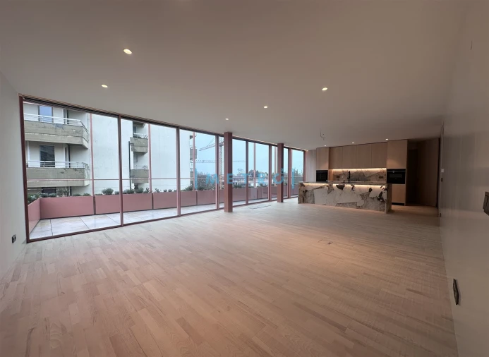 Apartamento T5 para Venda em Aldoar, Foz do Douro e Nevogilde Foto 1