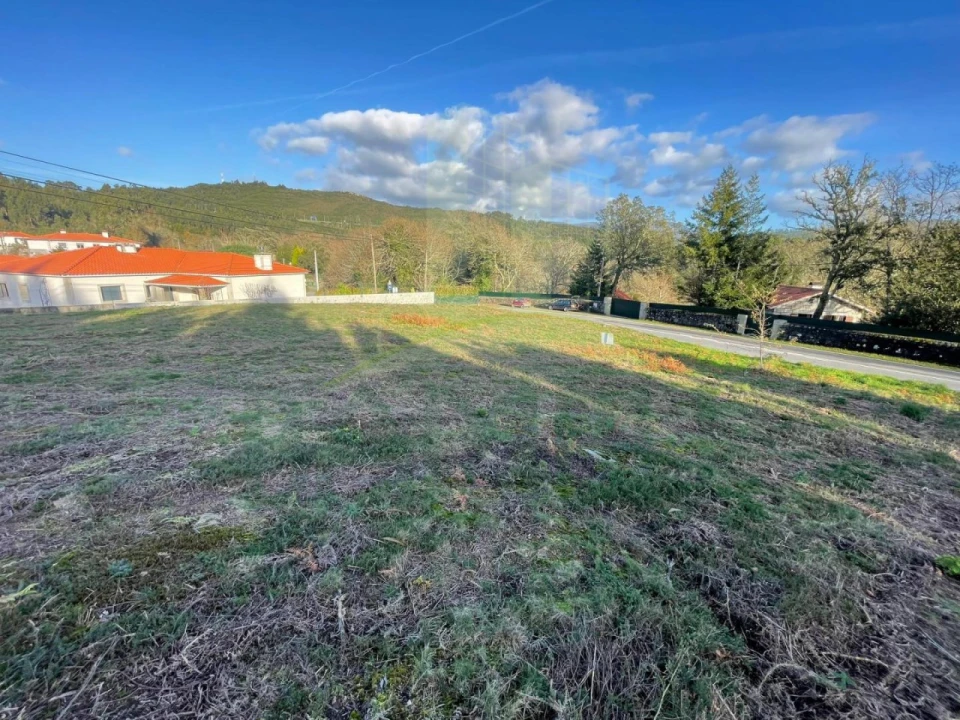 Terreno para Venda em Freixieiro de Soutelo Foto 2