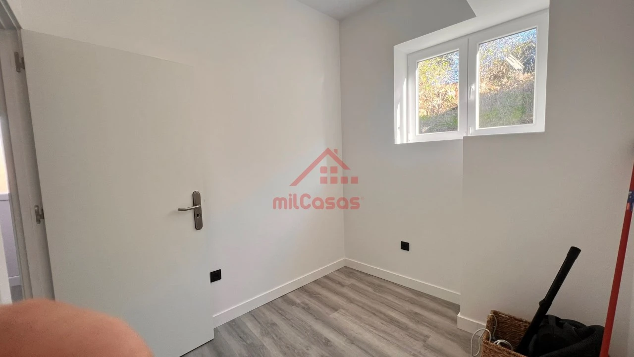 Moradia T2 para Venda em Dois Portos e Runa Foto 18