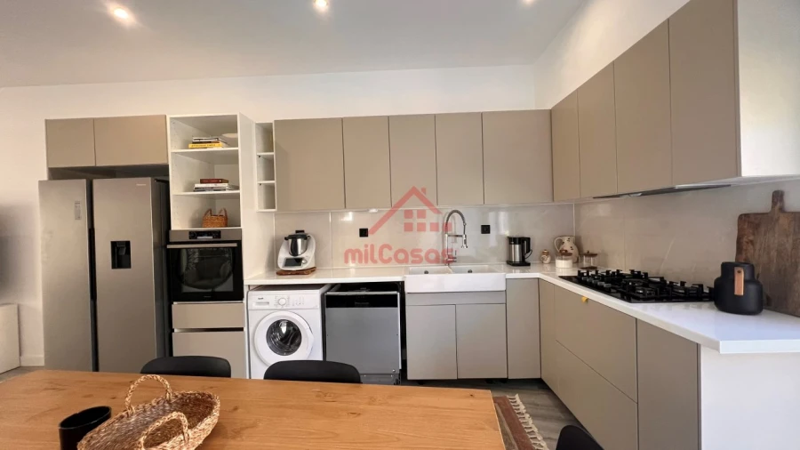 Moradia T2 para Venda em Dois Portos e Runa Foto 7