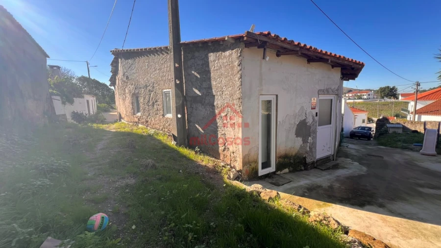 Moradia T2 para Venda em Dois Portos e Runa Foto 24