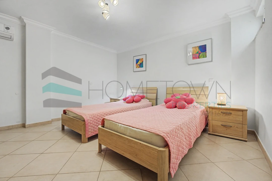 Quinta T4 para Venda em Quarteira Foto 27