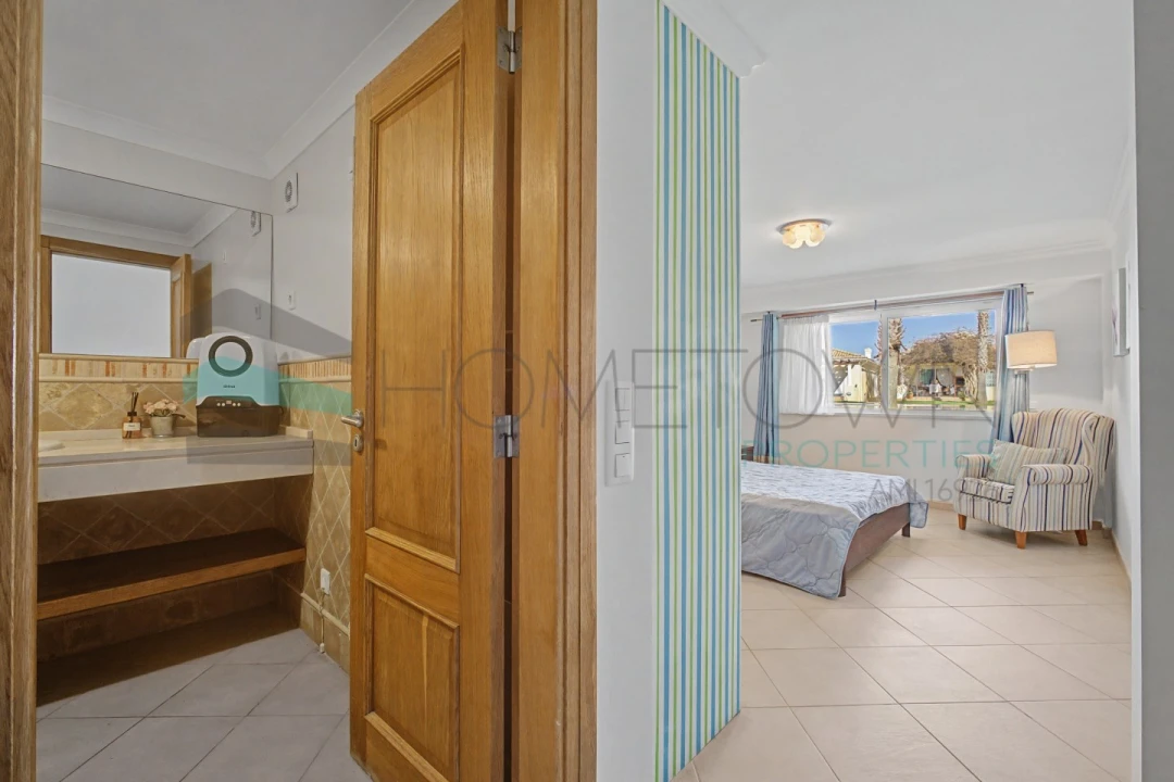 Quinta T4 para Venda em Quarteira Foto 32