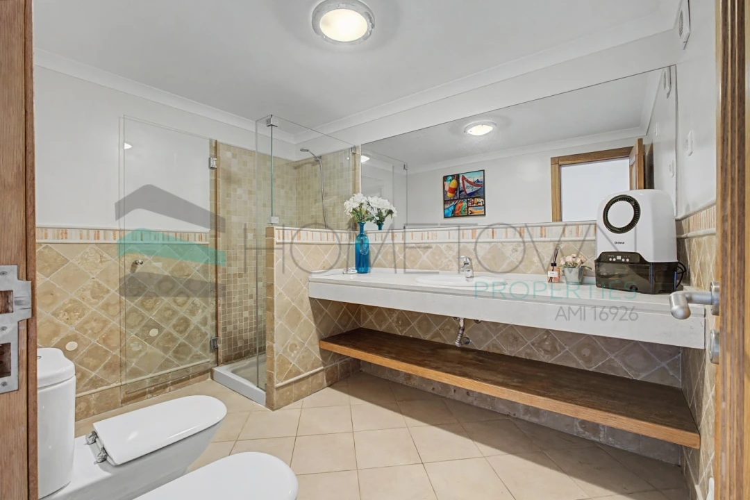 Quinta T4 para Venda em Quarteira Foto 36