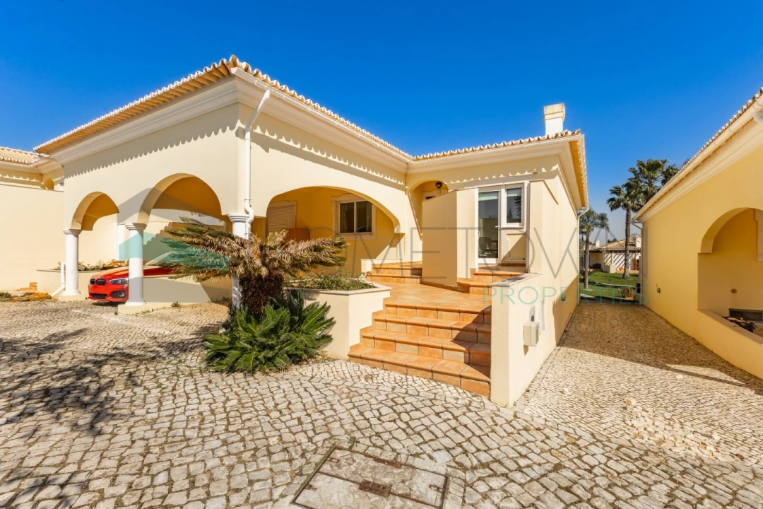 Quinta T4 para Venda em Quarteira Foto 47