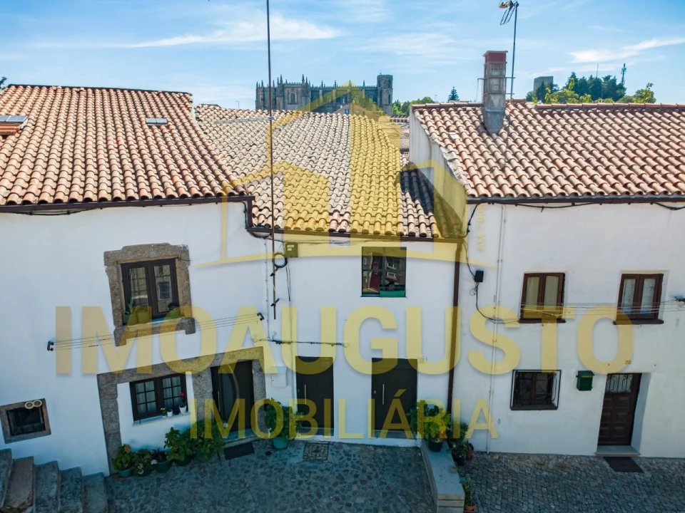 Moradia T3 para Venda em Guarda Foto 1
