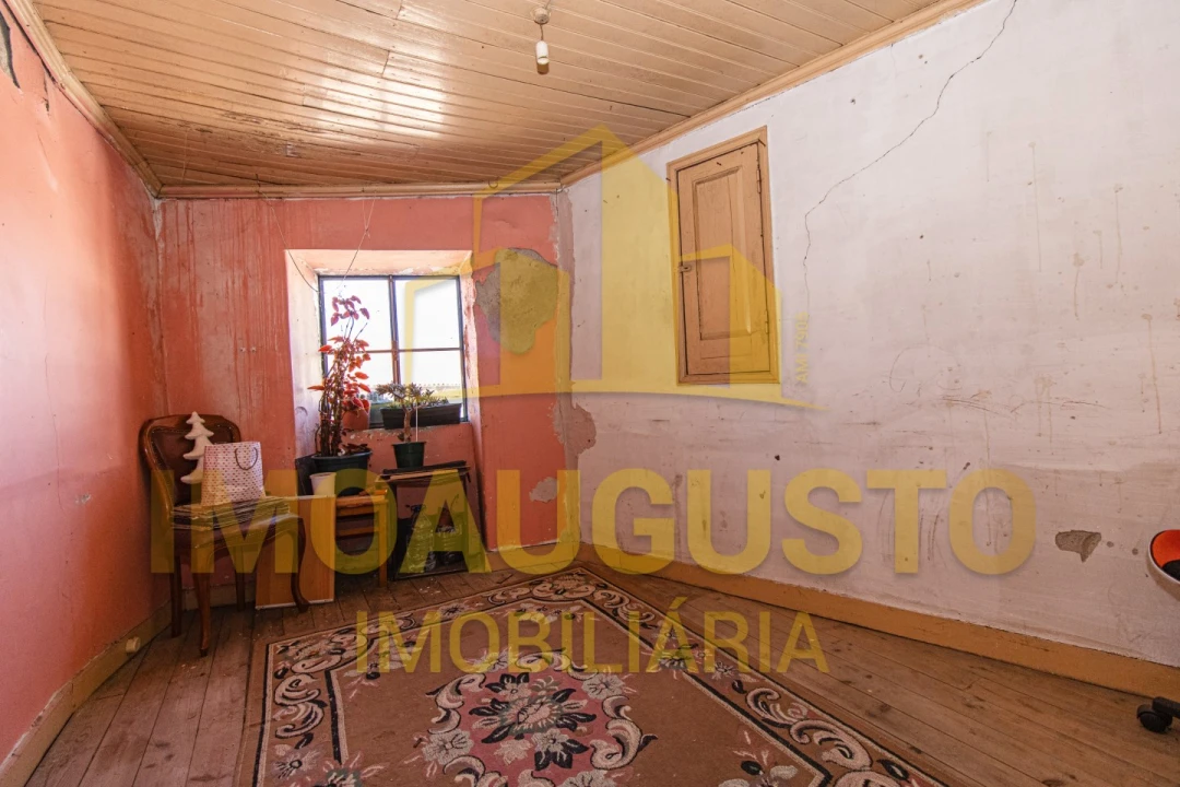 Moradia T3 para Venda em Guarda Foto 5