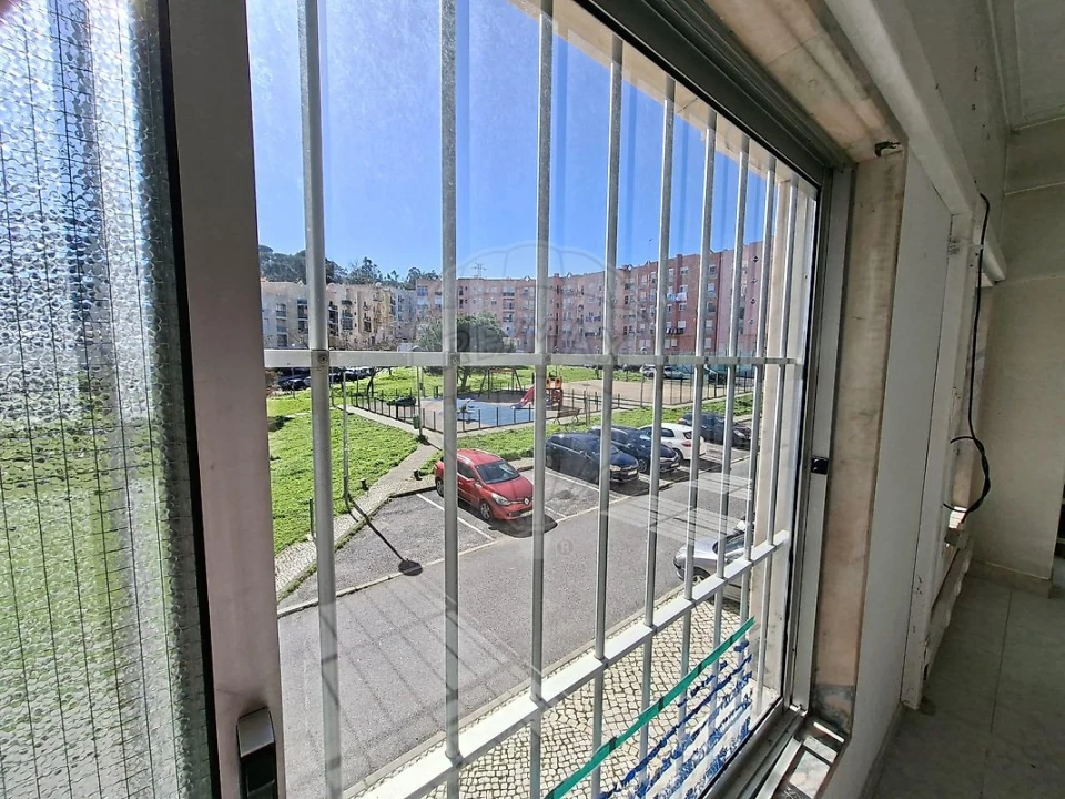 Loja para Arrendamento em Pontinha e Famões Foto 3