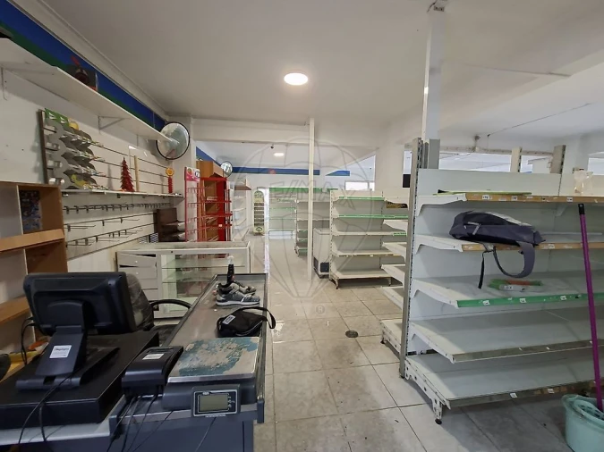Loja para Arrendamento em Pontinha e Famões Foto 14