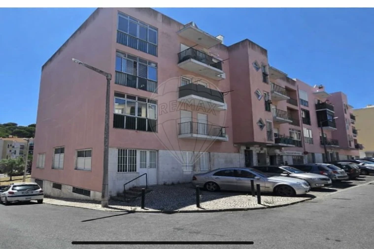 Loja para Arrendamento em Pontinha e Famões Foto 5