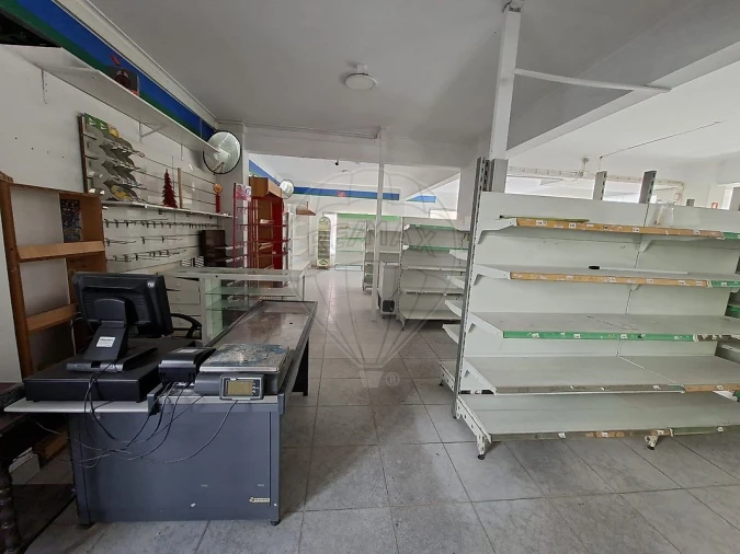 Loja para Arrendamento em Pontinha e Famões Foto 4